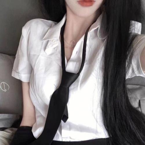 驼背人与舞女
